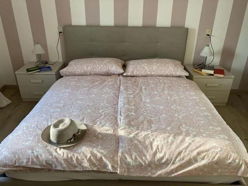 Holiday home Casa Oliva Comfortable Holiday Residence Castelletto Di Brenzone